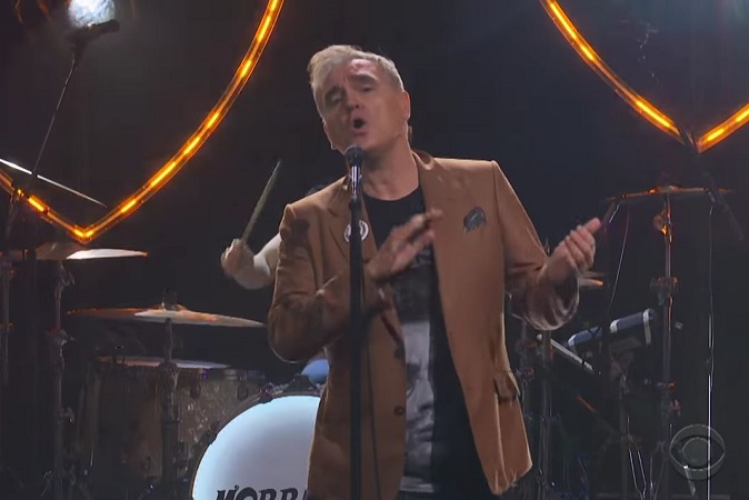 Morrissey interprète Back on the Chain Gang chez James Corden