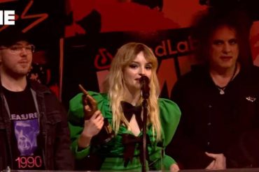 CHVRCHES et Robert Smith NME Awards 2022