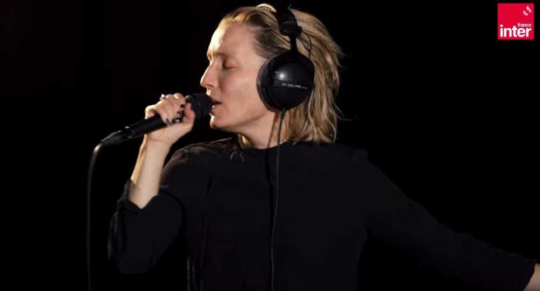 Jeanne Added en session dans l'émission Côté Club