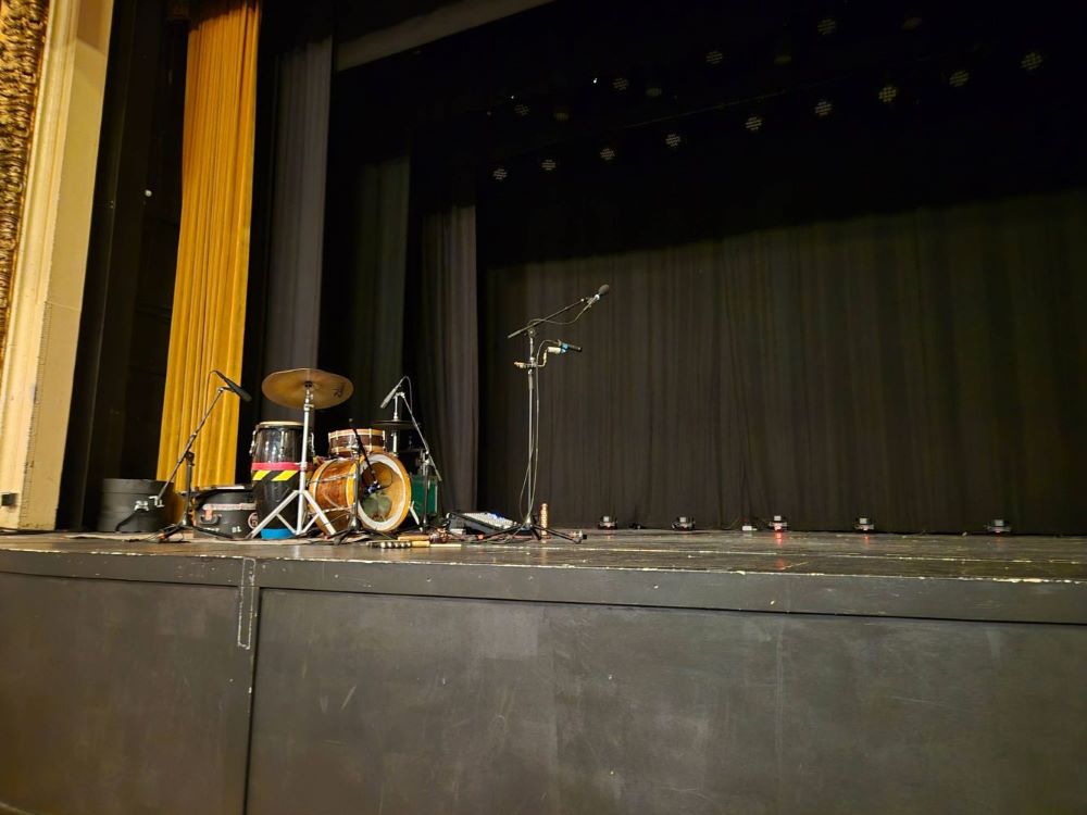 Scène du concert de Jonathan Richman à Somerville Scène du concert de Jonathan Richman à Somerville